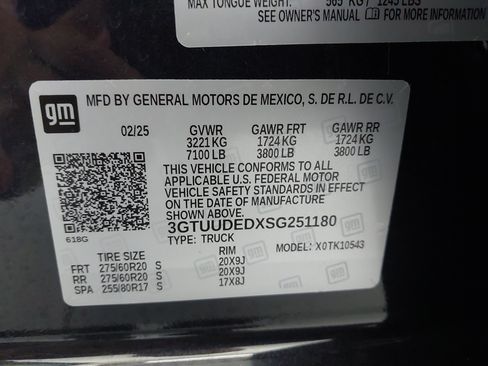 Used 2025 GMC Sierra 1500 SLT w/ SLT Premium Plus Package AWD/4WD image 35