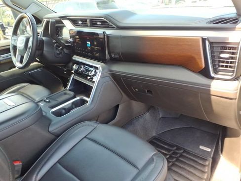 Used 2024 GMC Sierra 2500 Denali w/ Denali Reserve Package AWD/4WD image 11