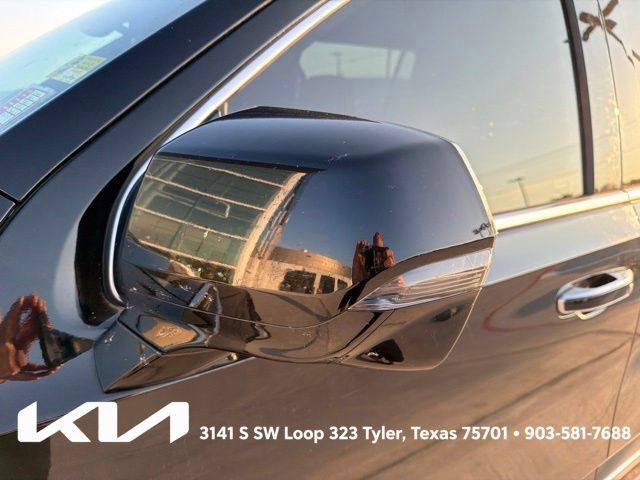 Used 2023 GMC Yukon XL SLT w/ SLT Luxury Package AWD/4WD image 5