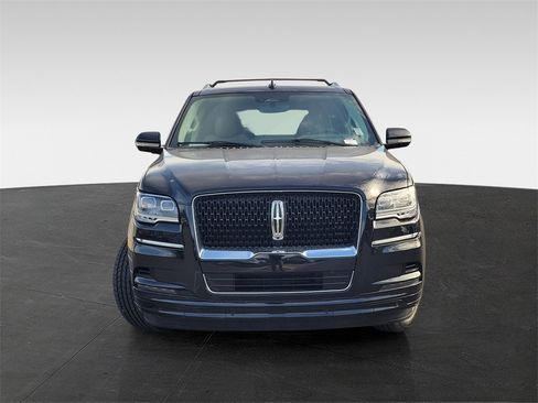 Used 2023 Lincoln Navigator Reserve image 3