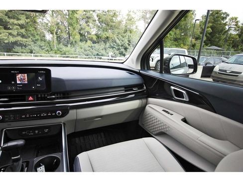 Used 2025 Kia Carnival SX Prestige FWD image 8