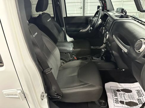 Used 2016 Jeep Wrangler Unlimited Rubicon w/ Connectivity Group AWD/4WD image 31