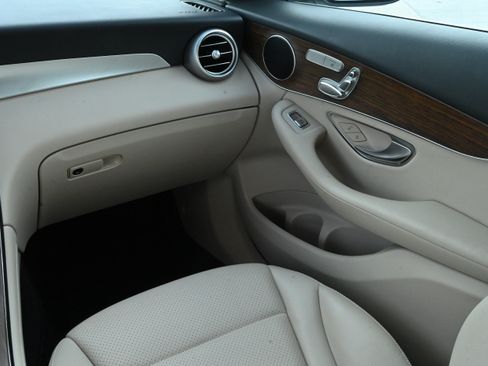 Used 2020 Mercedes-Benz GLC 300 image 28