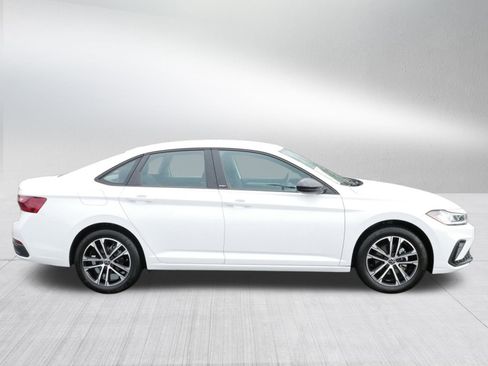 Certified 2025 Volkswagen Jetta Sport image 8