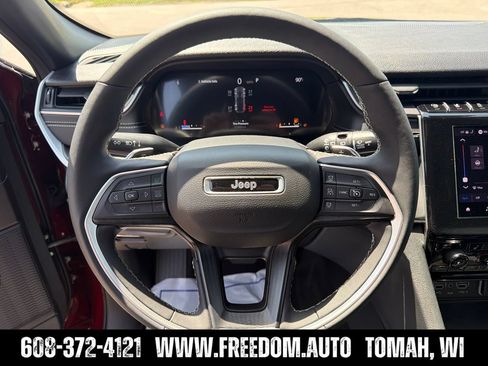 Used 2025 Jeep Grand Cherokee Altitude AWD/4WD image 14