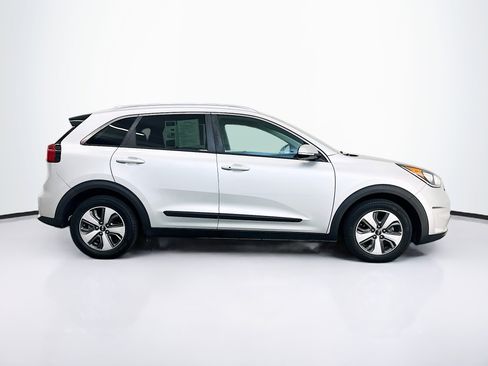 Used 2018 Kia Niro EX image 10