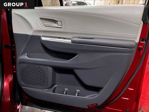 Used 2023 Toyota Sienna LE image 22