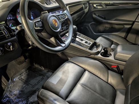 Certified 2022 Porsche Macan S AWD/4WD image 5
