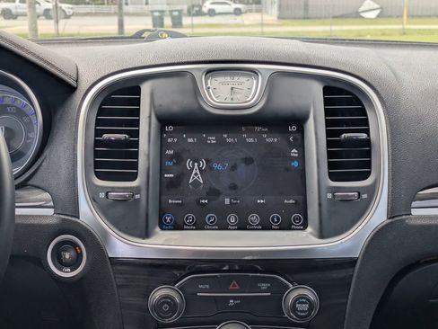 Used 2017 Chrysler 300 Limited w/ Value Package image 17