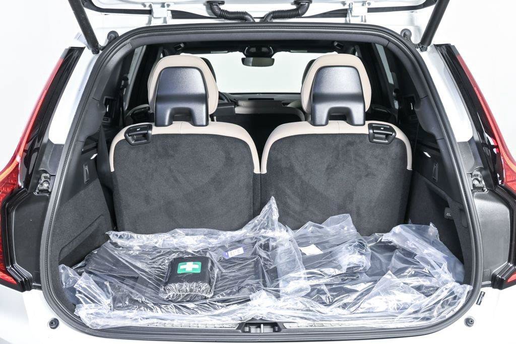 New 2026 Volvo XC90 T8 Plus w/ Protection Package Premier AWD/4WD image 32