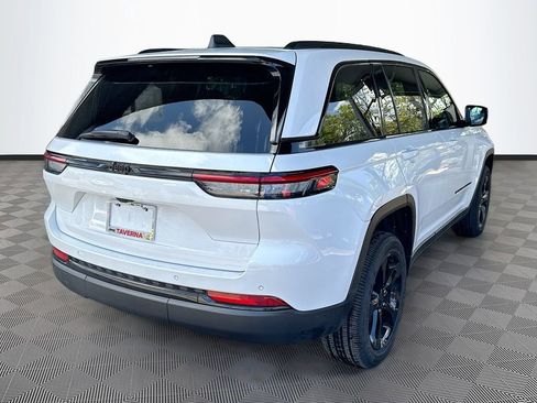Used 2025 Jeep Grand Cherokee Laredo RWD image 6