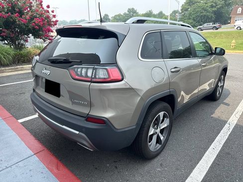 Used 2019 Jeep Cherokee Limited AWD/4WD image 5