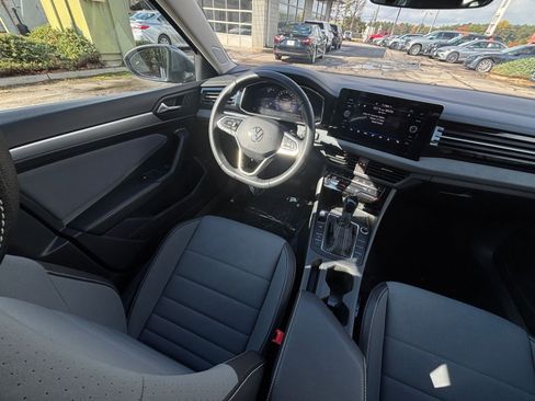 Used 2025 Volkswagen Jetta SE image 34