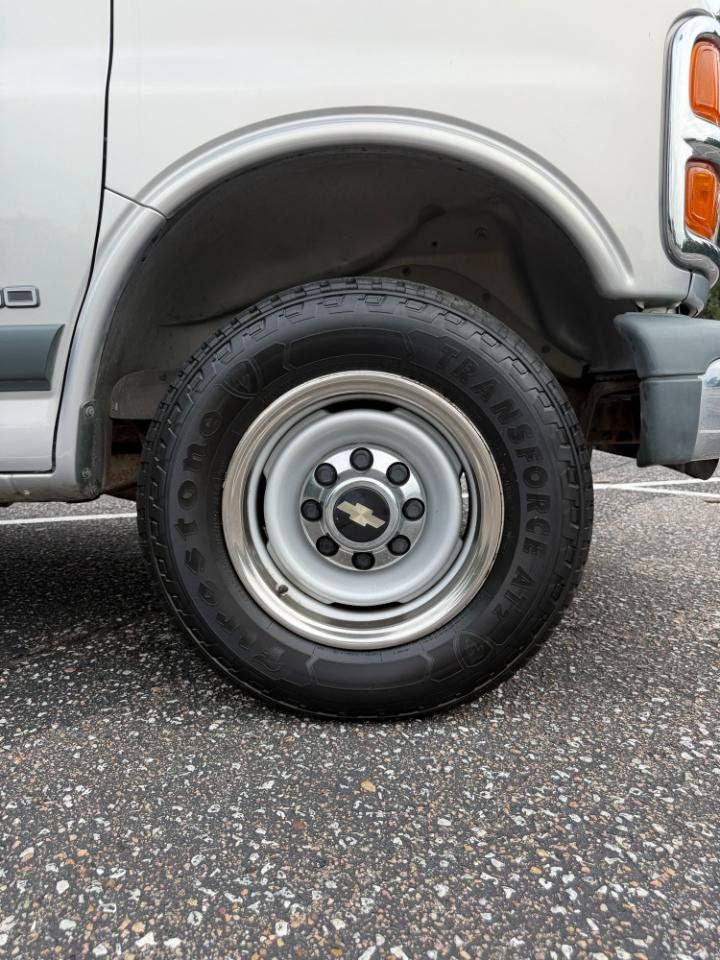 Used 1998 Chevrolet Express 2500 Passenger w/ Preferred Equipment Group RWD image 18