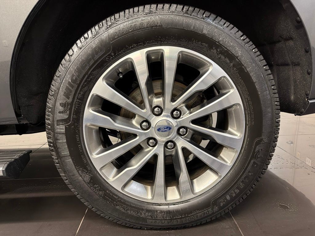Used 2018 Ford Expedition Limited w/ Equipment Group 301A AWD/4WD image 7