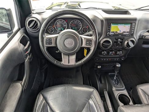 Used 2018 Jeep Wrangler Unlimited Sahara image 29