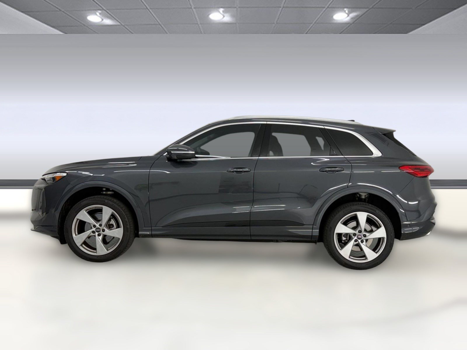 Certified 2025 Audi Q5 Premium AWD/4WD image 2