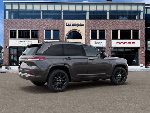 New 2026 Jeep Grand Cherokee Limited AWD/4WD image 4