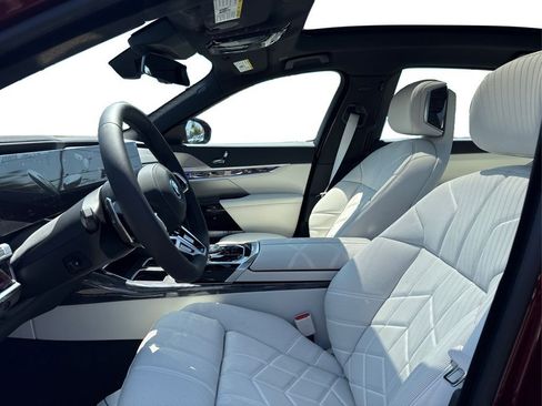 New 2025 BMW 750e xDrive image 9