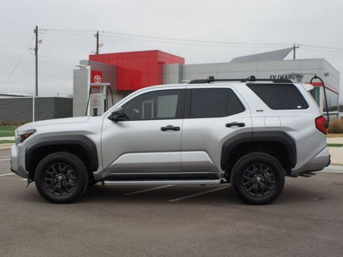 Used 2025 Toyota 4Runner SR5 image 11
