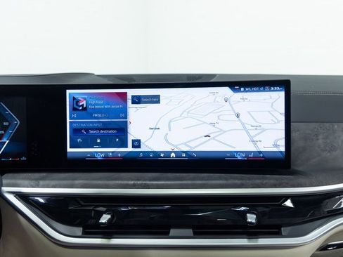 Certified 2025 BMW X7 M60i image 19