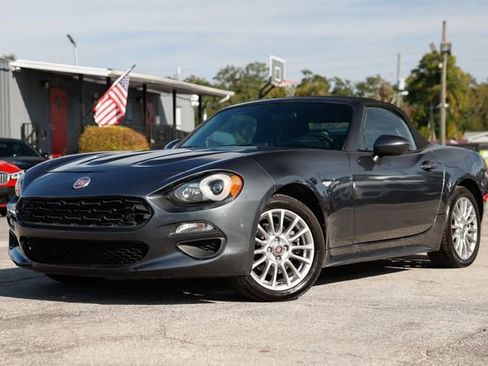 Used 2017 FIAT 124 Spider Classica image 1