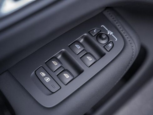 New 2026 Volvo XC60 B5 Plus w/ Protection Package Premier image 38