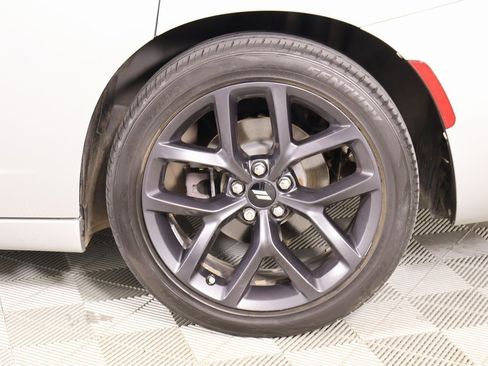 Used 2019 Dodge Charger SXT image 18