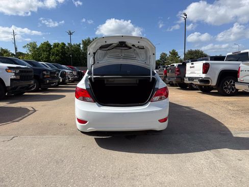 Used 2017 Hyundai Accent SE FWD image 35