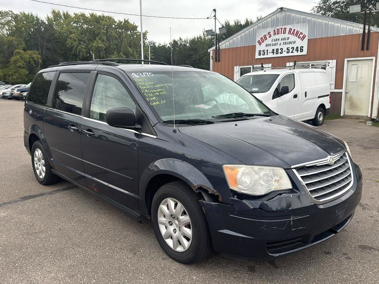 Used 2009 Chrysler Town & Country LX FWD image 3