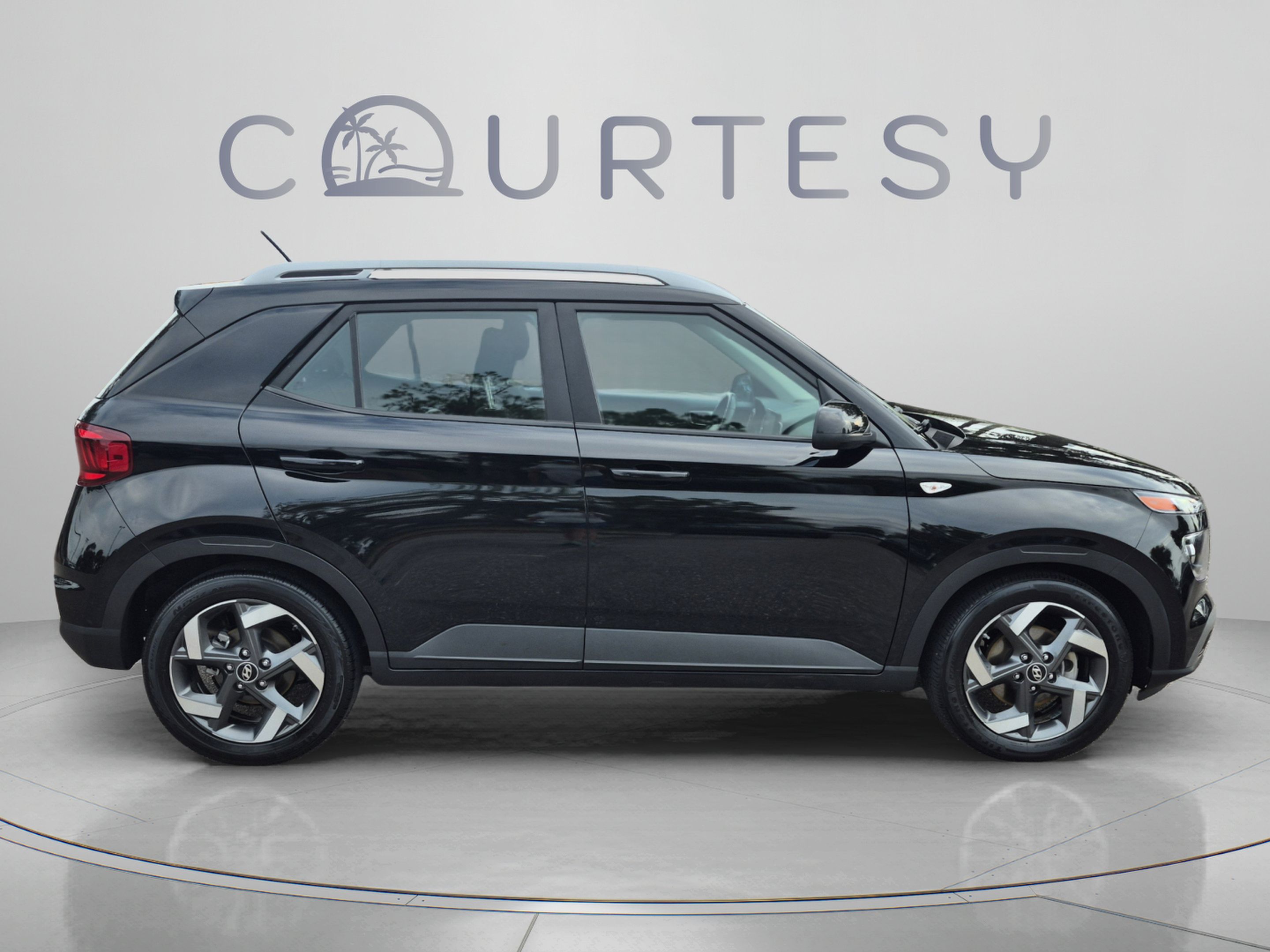 Used 2023 Hyundai Venue SEL w/ Cargo Package FWD image 8
