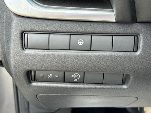 Used 2023 Nissan Rogue SV image 19