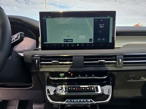 New 2026 Lincoln Corsair Premiere image 21