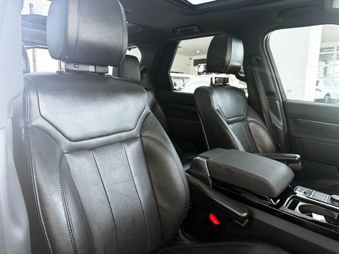 Used 2020 Land Rover Discovery HSE image 33