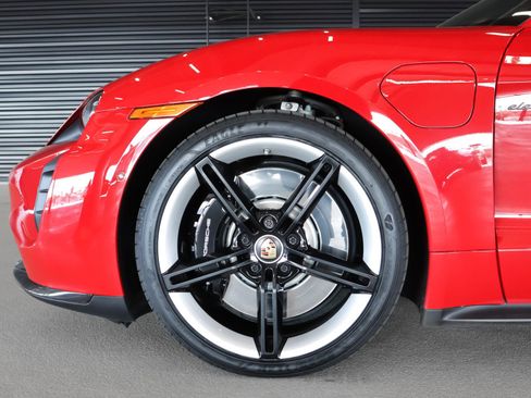 Used 2024 Porsche Taycan GTS image 12