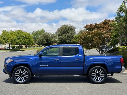 Used 2022 Toyota Tacoma SR5 RWD image 2