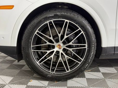 Certified 2025 Porsche Cayenne Coupe image 11