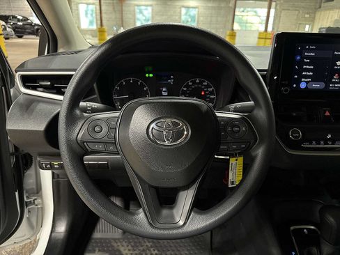 Used 2025 Toyota Corolla LE FWD image 18
