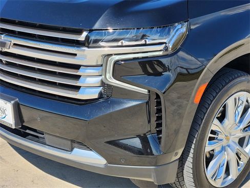 Used 2024 Chevrolet Suburban High Country w/ Advanced Technology Package image 9