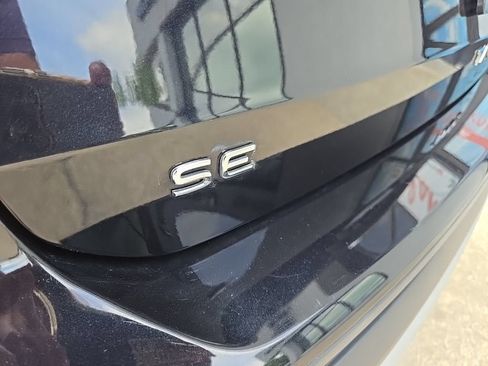 Used 2024 Volkswagen Taos SE FWD image 21