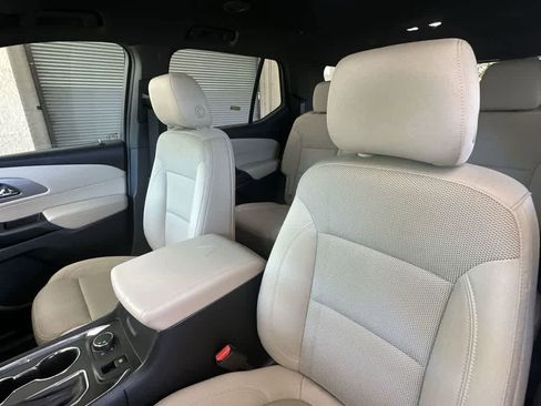 Used 2023 Chevrolet Traverse LS FWD image 14