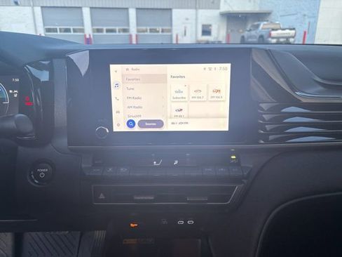 Used 2025 Toyota Camry LE w/ Convenience Package image 10