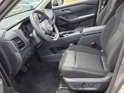 Used 2024 Nissan Rogue SV FWD image 3