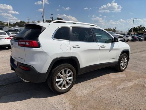 Used 2017 Jeep Cherokee Limited w/ Luxury Group AWD/4WD image 4