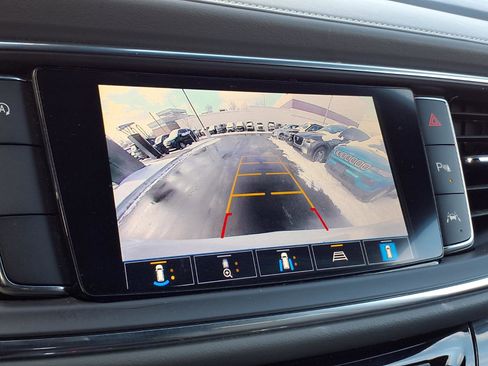 Used 2024 Buick Enclave Premium image 9