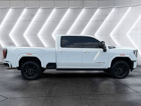 Used 2025 GMC Sierra 2500 AT4 w/ AT4 Premium Plus Package AWD/4WD image 8