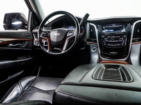 Used 2019 Cadillac Escalade Luxury image 19