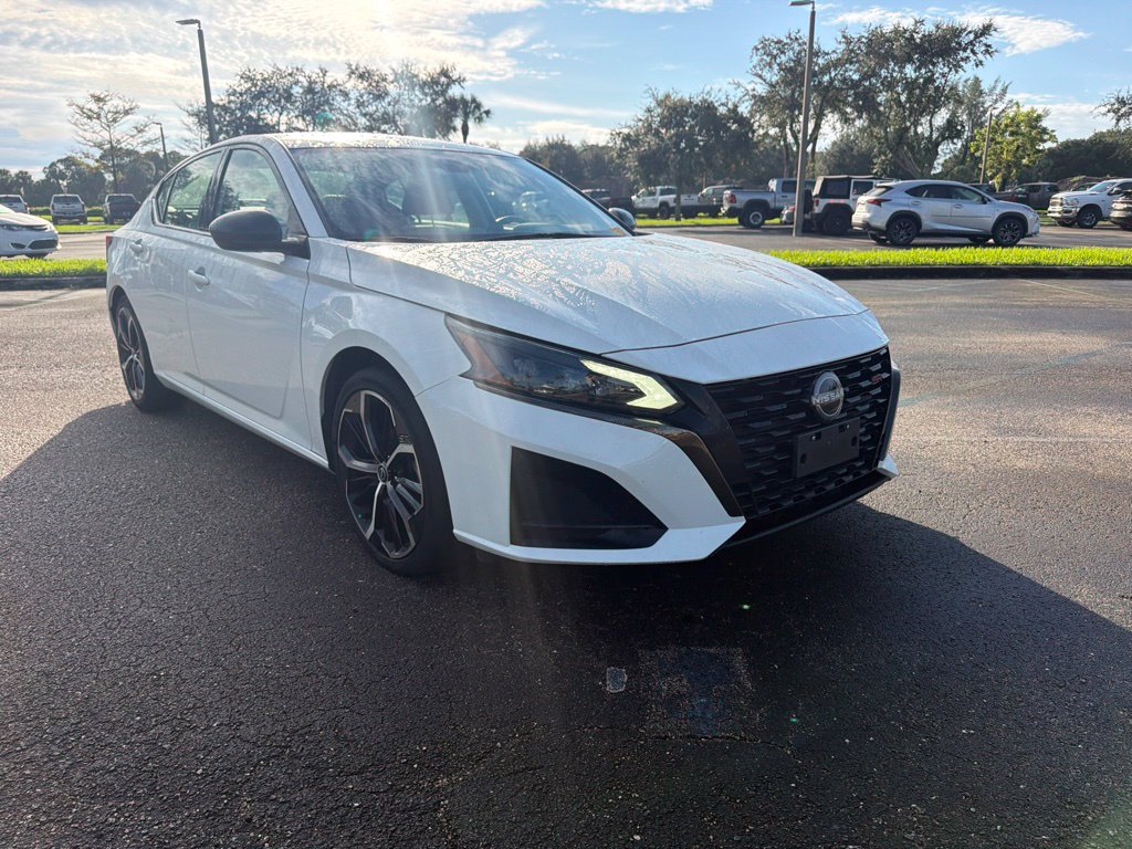 Used 2023 Nissan Altima 2.5 SR FWD image 1