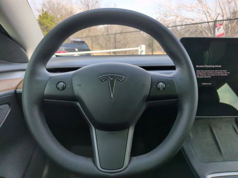 Used 2021 Tesla Model 3 Standard Range Plus image 18