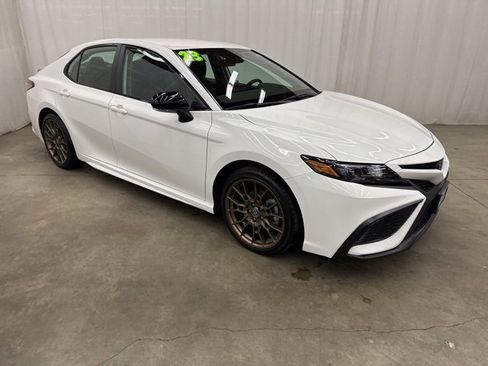 Used 2023 Toyota Camry SE image 7